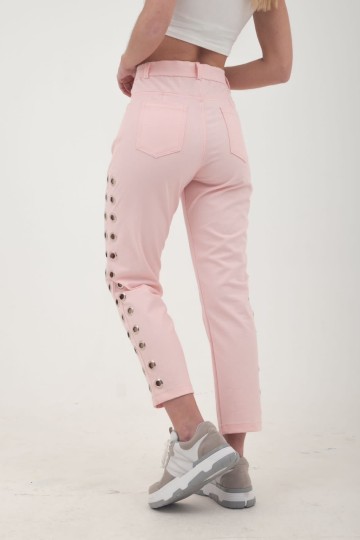 Pantalon mom de gabardina con arandelas laterales Hey! para mujer